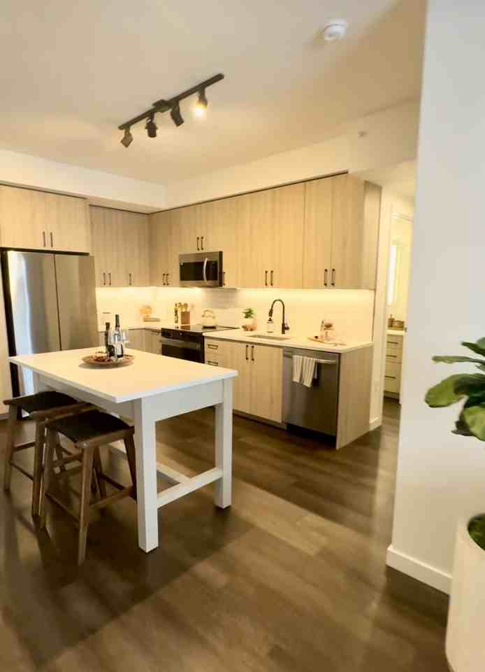 930 W Spruce St #3 - Photo 5 of 20