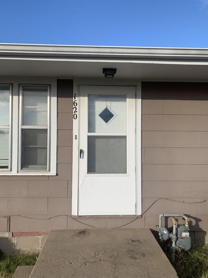 1620 W Ash Ave #1620 - Photo 2 of 20
