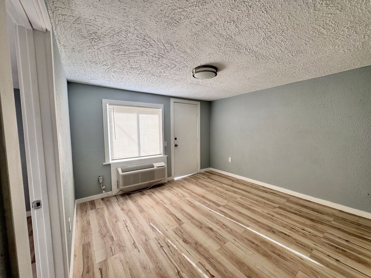 Capitol Apartments - Photo 2 of 7