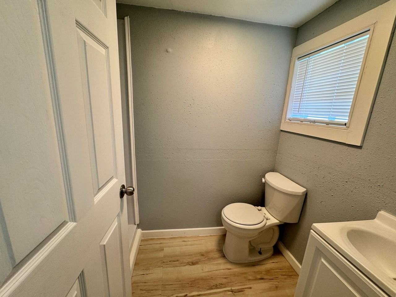 Capitol Apartments - Photo 6 of 7