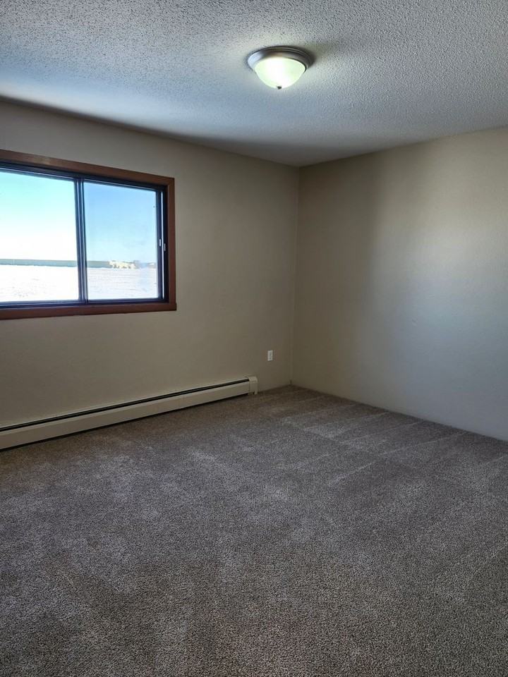 Green Acres - Photo 6 of 18