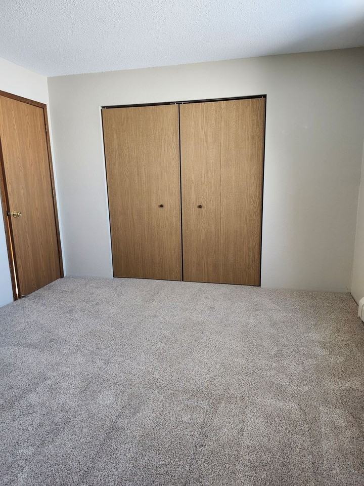 Green Acres - Photo 7 of 18