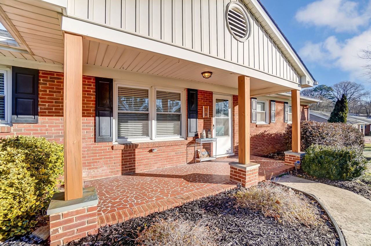 10 Spruce Pine Dr - Photo 3 of 45