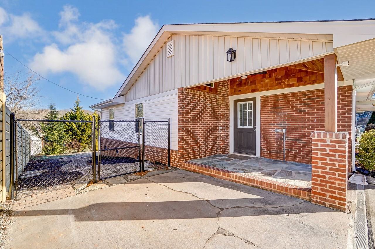 10 Spruce Pine Dr - Photo 5 of 45