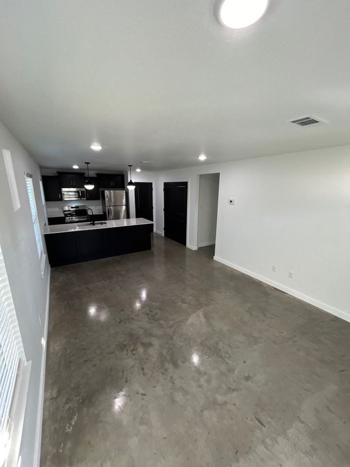 Royal Ridge Holdings, LLC - Photo 3 of 16