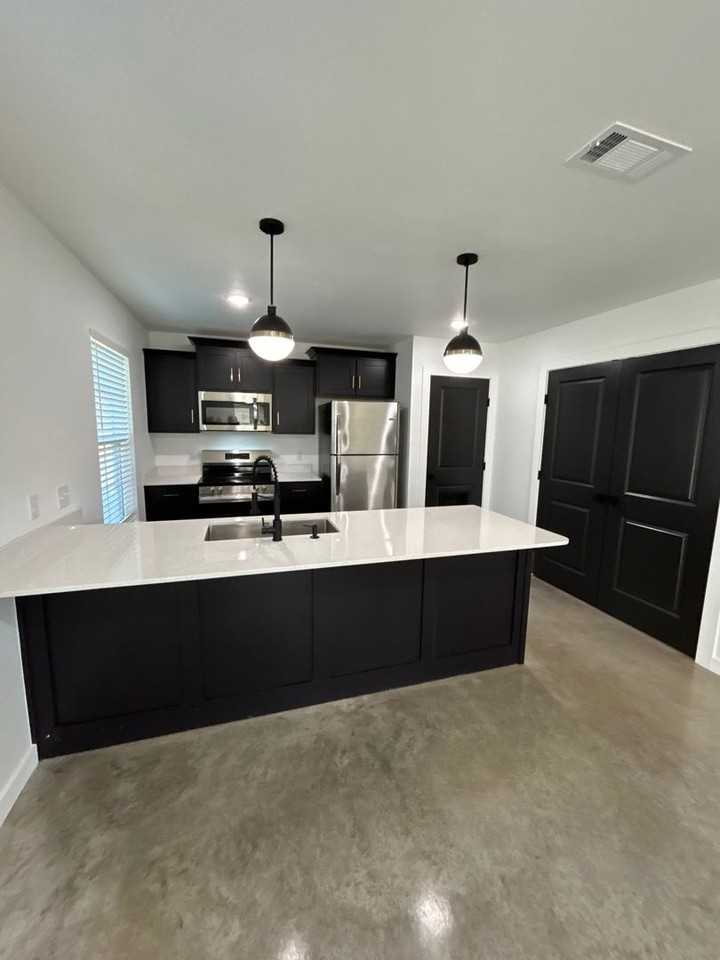 Royal Ridge Holdings, LLC - Photo 4 of 16