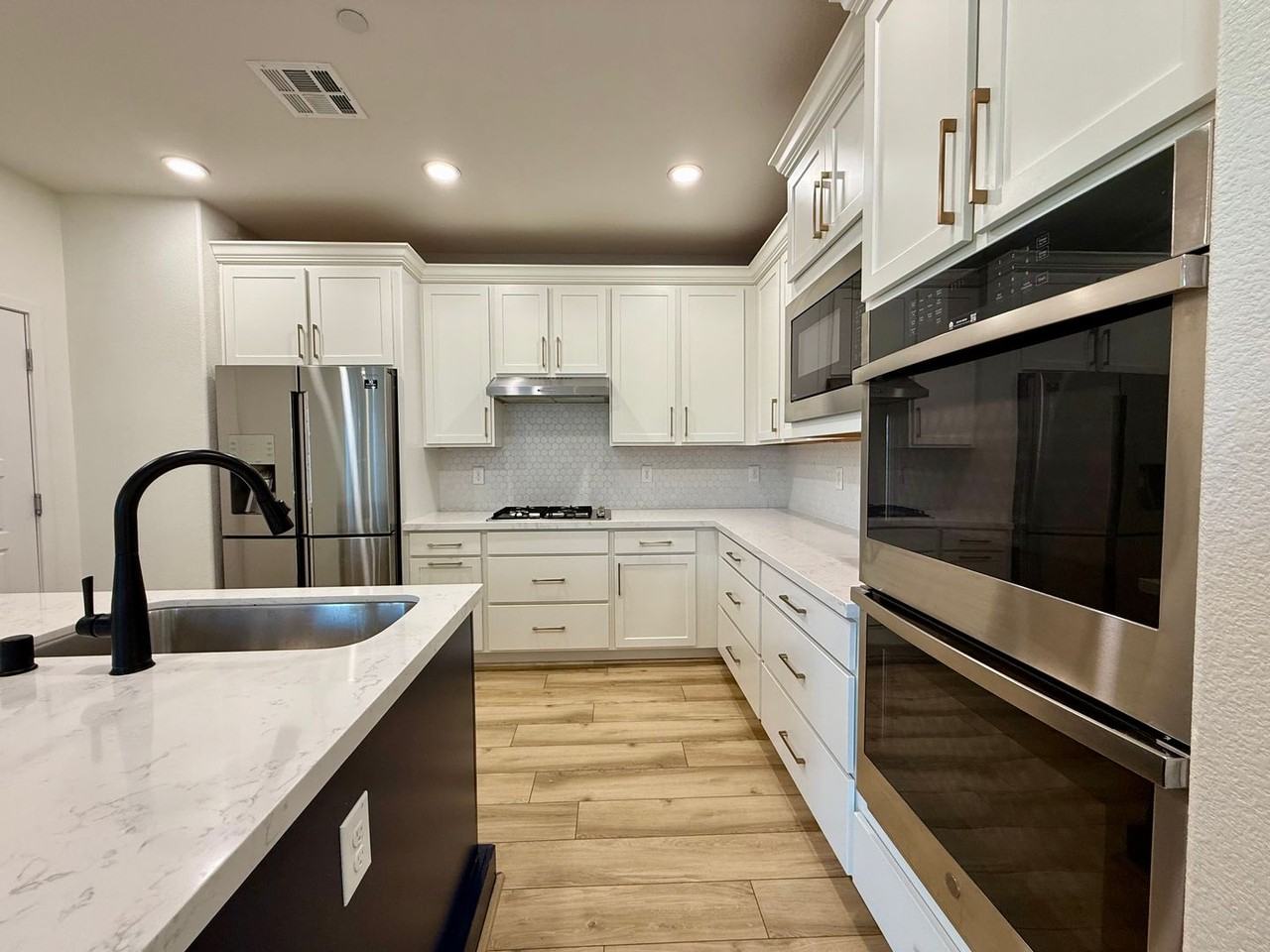 936 E Sunset Rd - Photo 3 of 31