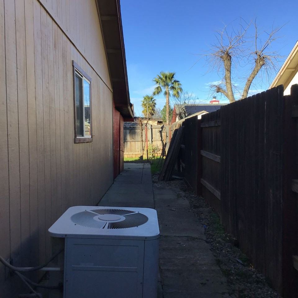 2673 Cherry St - Photo 3 of 14