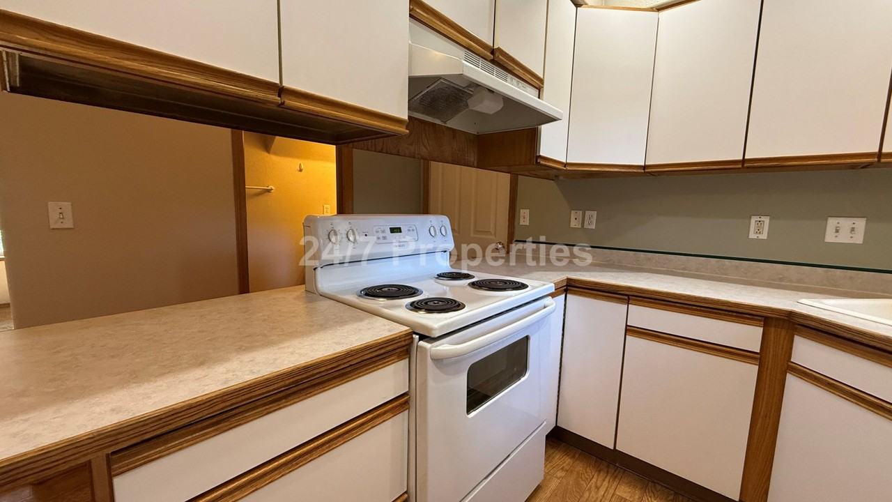 18757 Se Division St - Photo 7 of 21