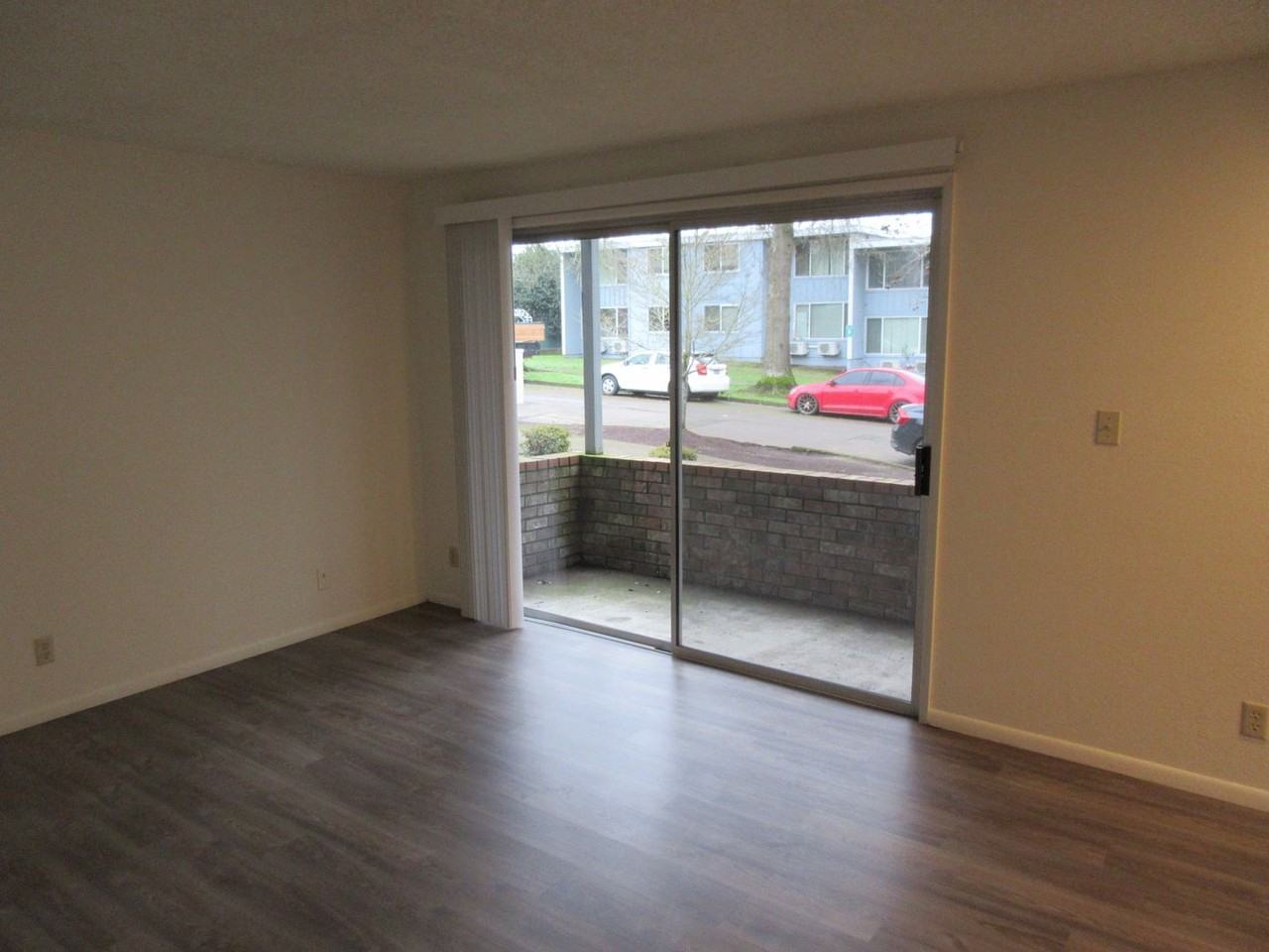 1121 Waller St Se - Photo 7 of 14