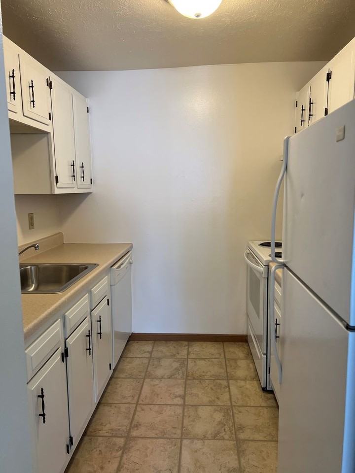 Highland's Apartments - Photo 4 of 11