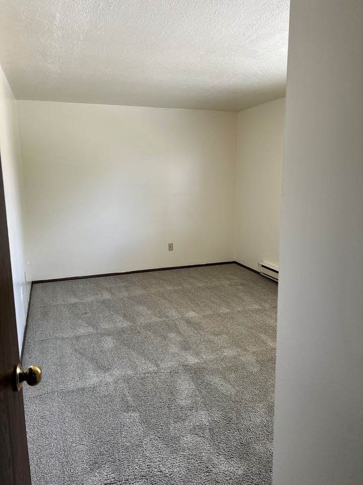 Highland's Apartments - Photo 6 of 11