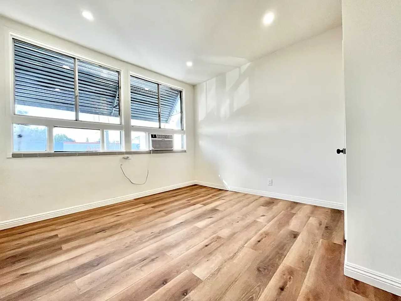 1034 1030, 1032, 1034, 1034 1/2 Fairfax Avenue - Photo 2 of 19