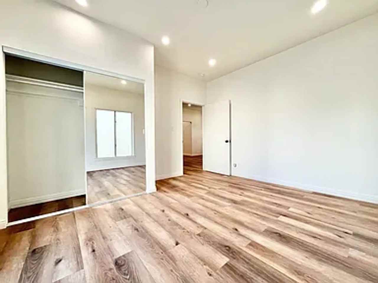 1034 1030, 1032, 1034, 1034 1/2 Fairfax Avenue - Photo 7 of 19