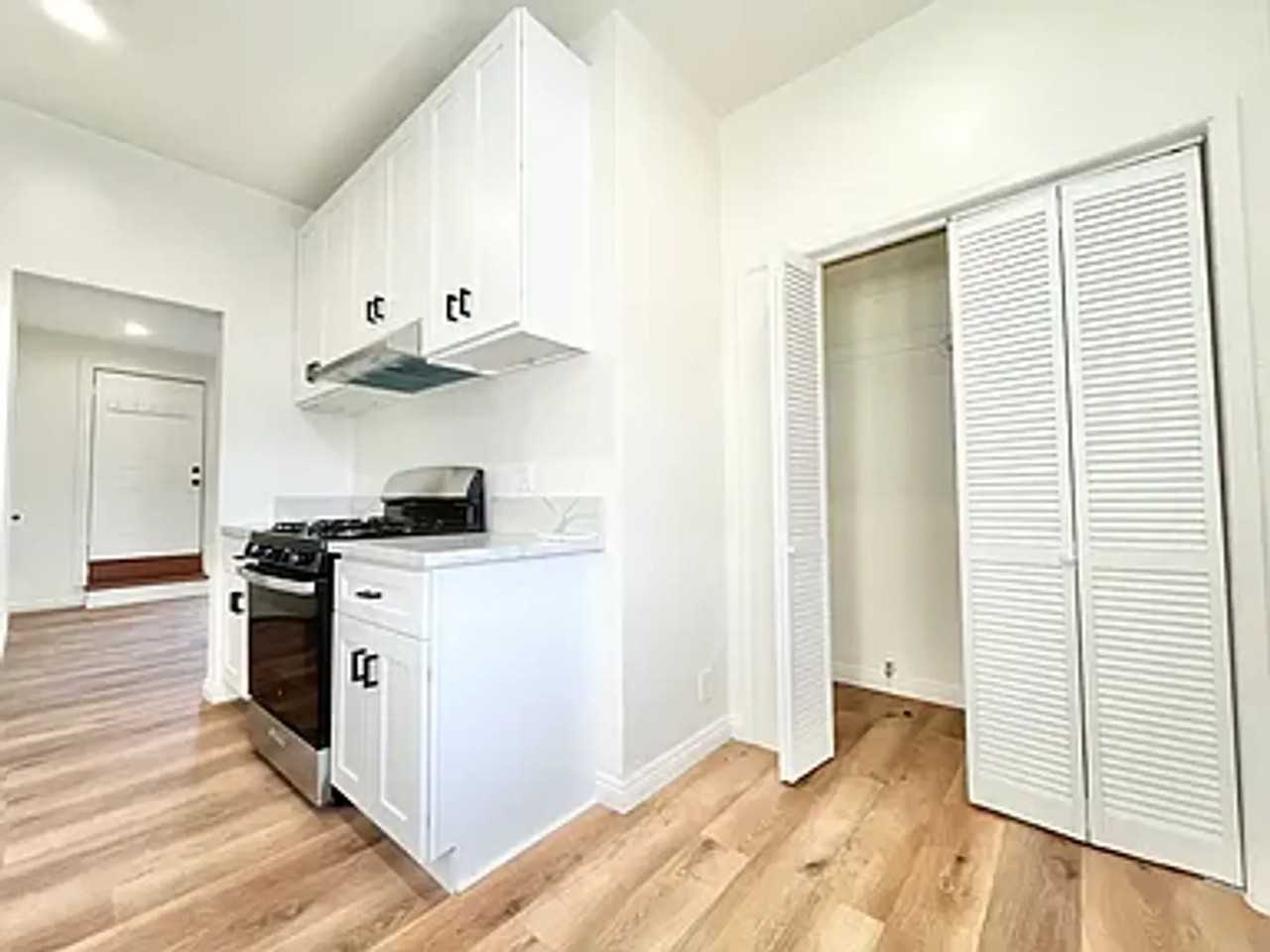 1034 1030, 1032, 1034, 1034 1/2 Fairfax Avenue - Photo 3 of 19