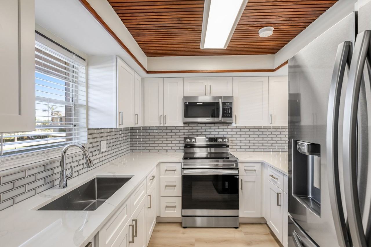 5435 Rattlesnake Hammock Rd - Photo 3 of 38