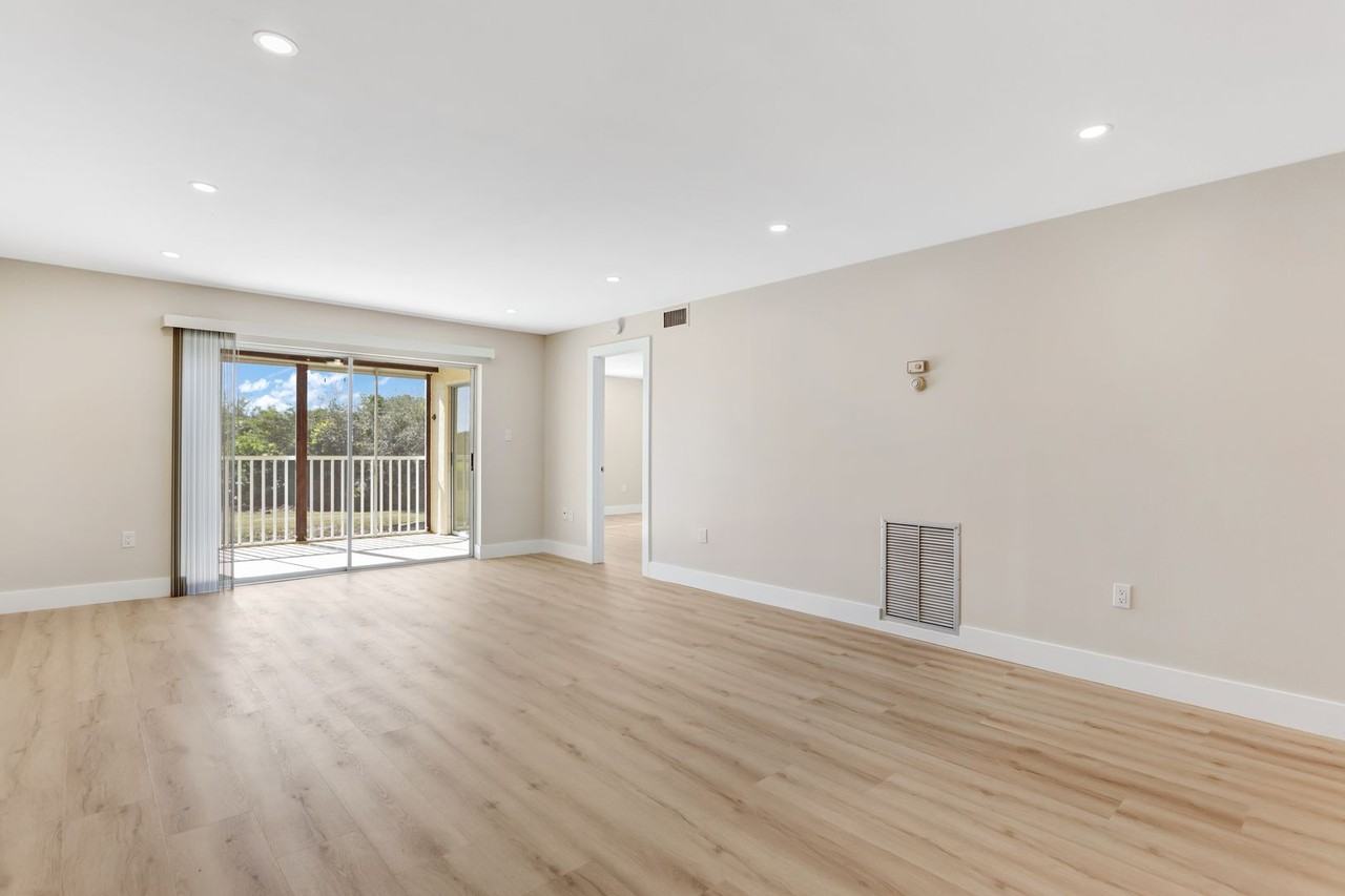 5435 Rattlesnake Hammock Rd - Photo 7 of 38