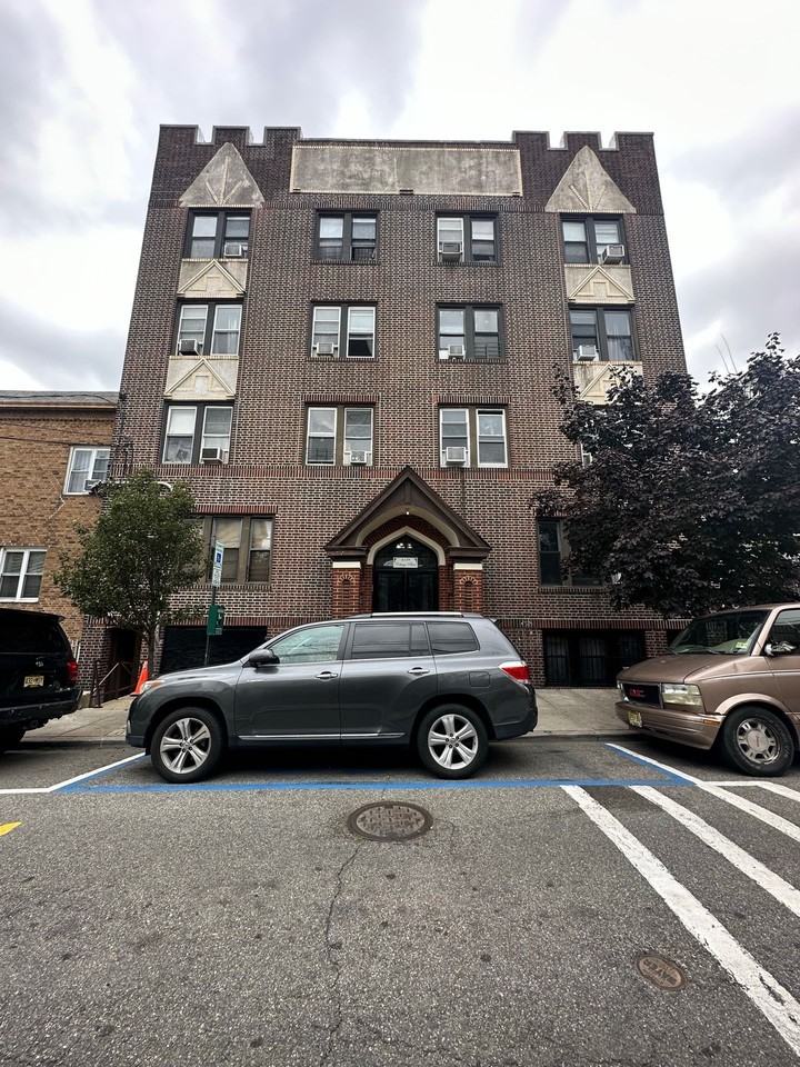 4529 Cottage Place - Photo 2 of 2