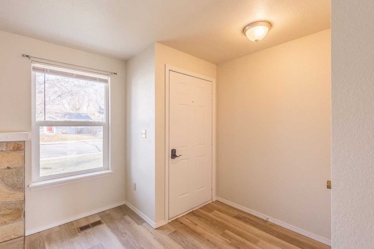 7099 Lamplighter St - Photo 3 of 29