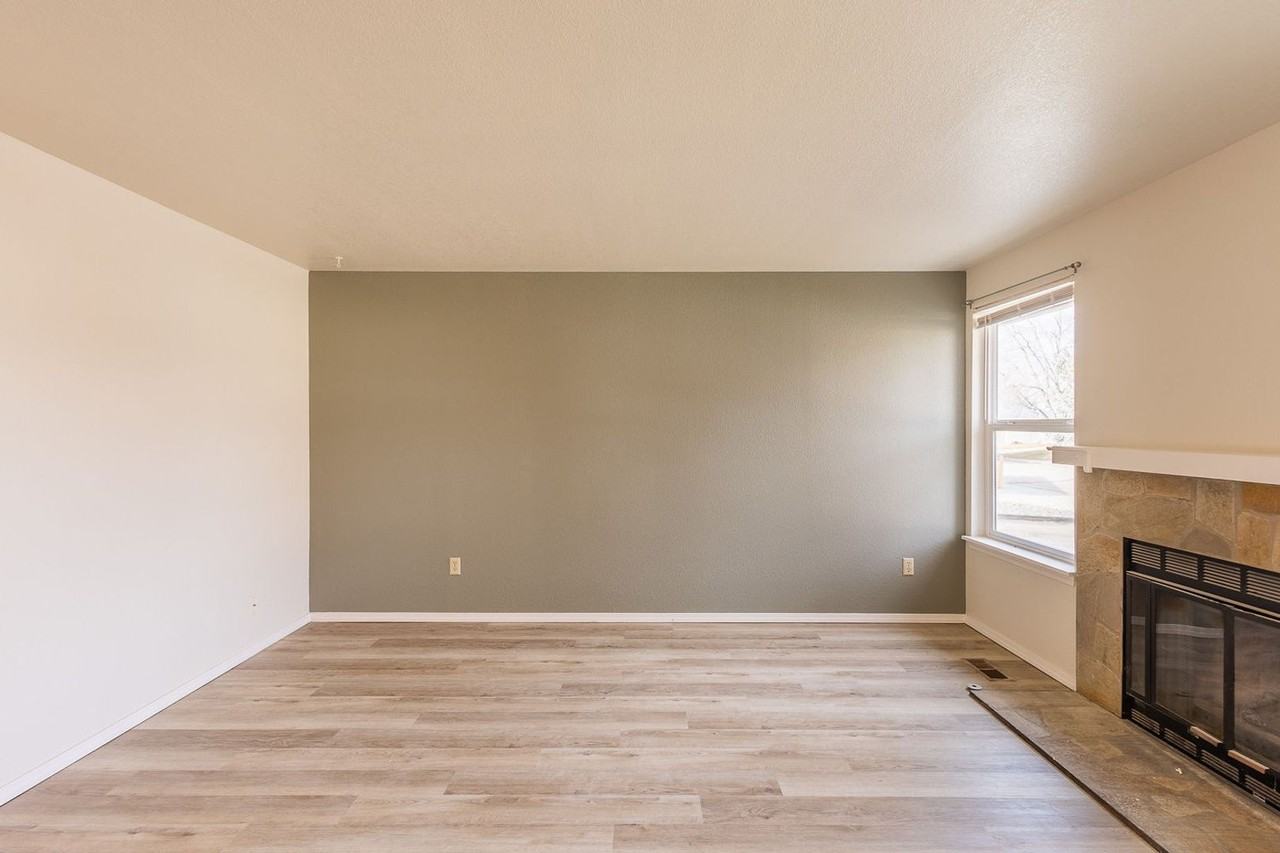 7099 Lamplighter St - Photo 4 of 29