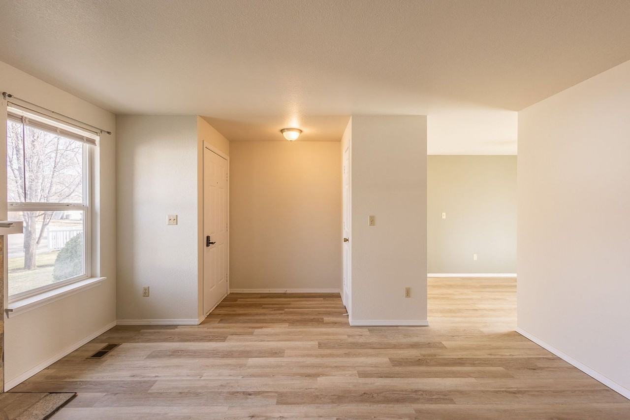 7099 Lamplighter St - Photo 5 of 29