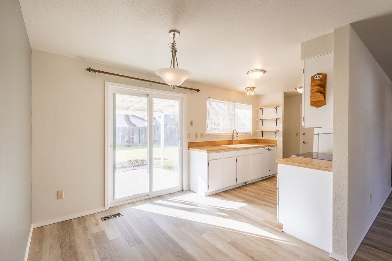 7099 Lamplighter St - Photo 7 of 29