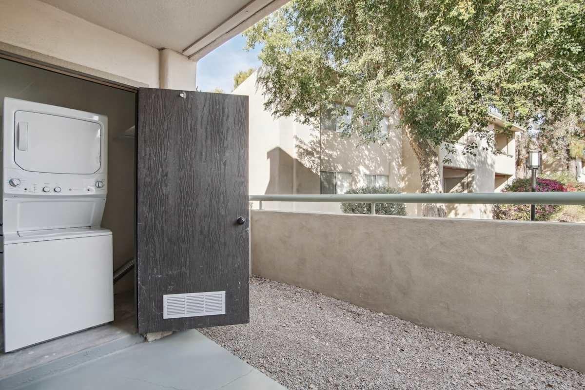 8310 W McDonald Dr - Photo 4 of 46