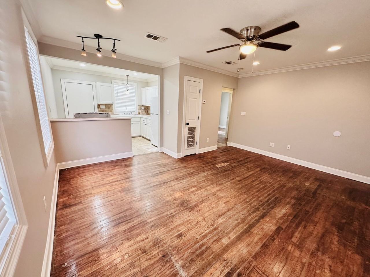 3628 Chippewa St - Photo 3 of 18