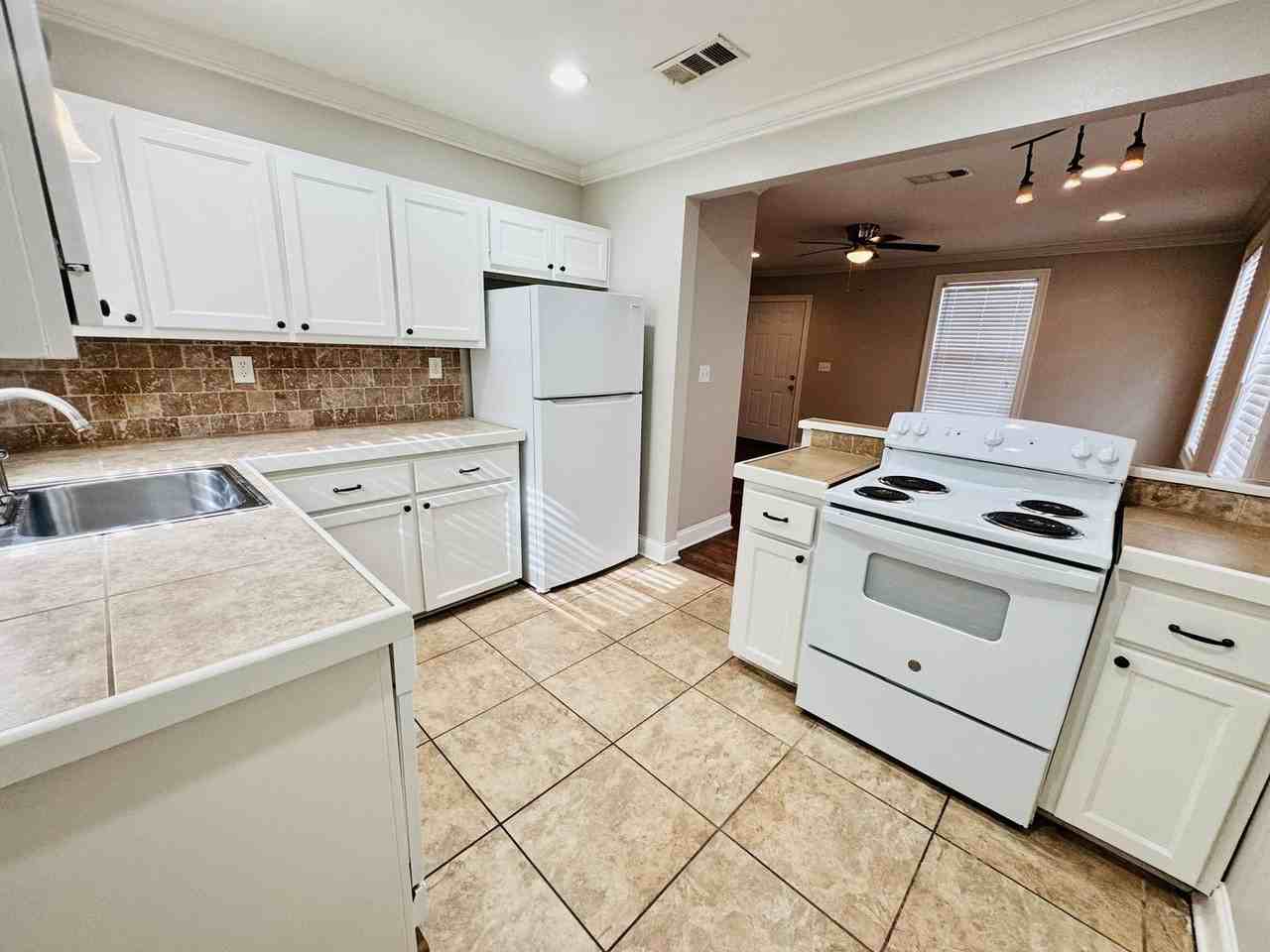 3628 Chippewa St - Photo 5 of 18