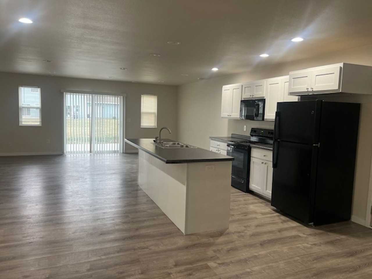 1543 30th St N - Photo 2 of 8