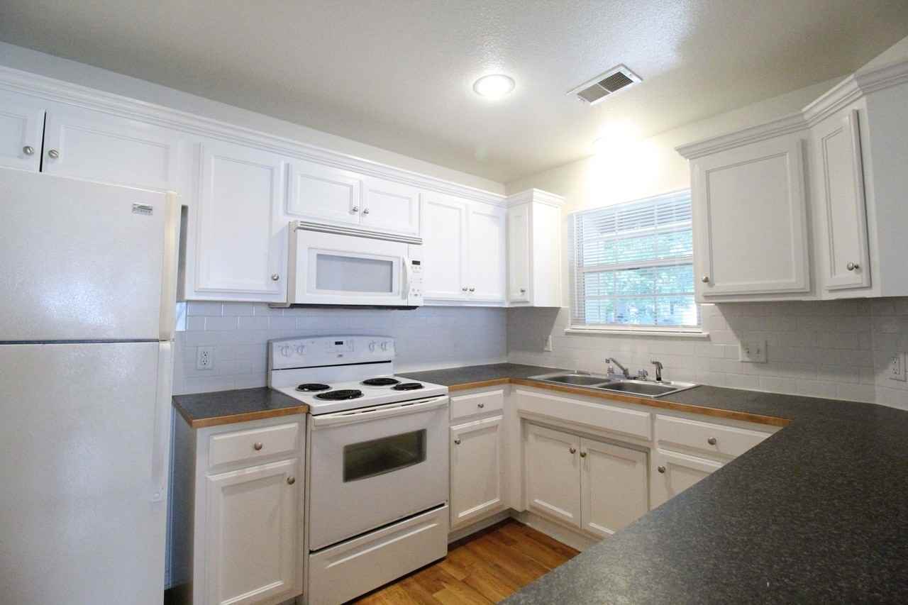 4415 S Parkway Dr - Photo 4 of 9