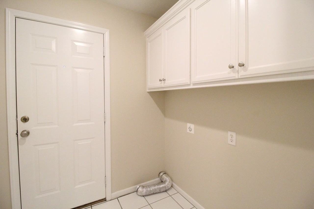 4415 S Parkway Dr - Photo 6 of 9