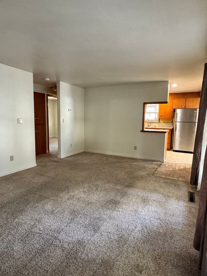 702 S 20th Ave - Photo 5 of 17
