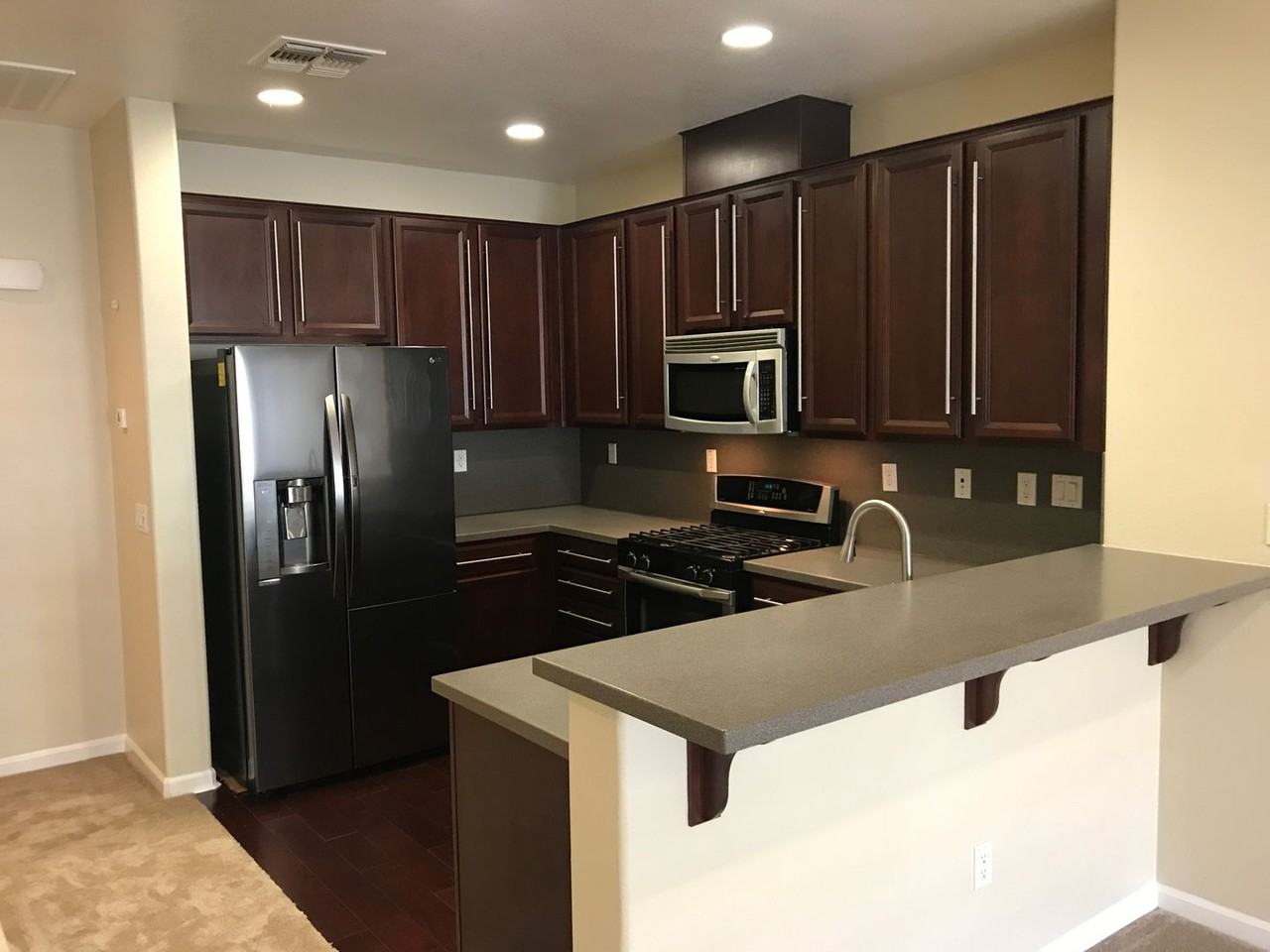 1602 Hudson Cir - Photo 3 of 10