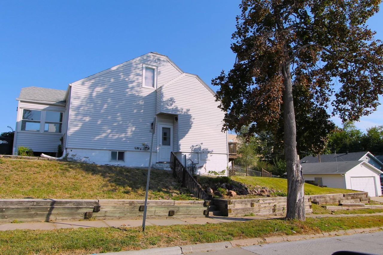 1831 S 60th St - Photo 4 of 21