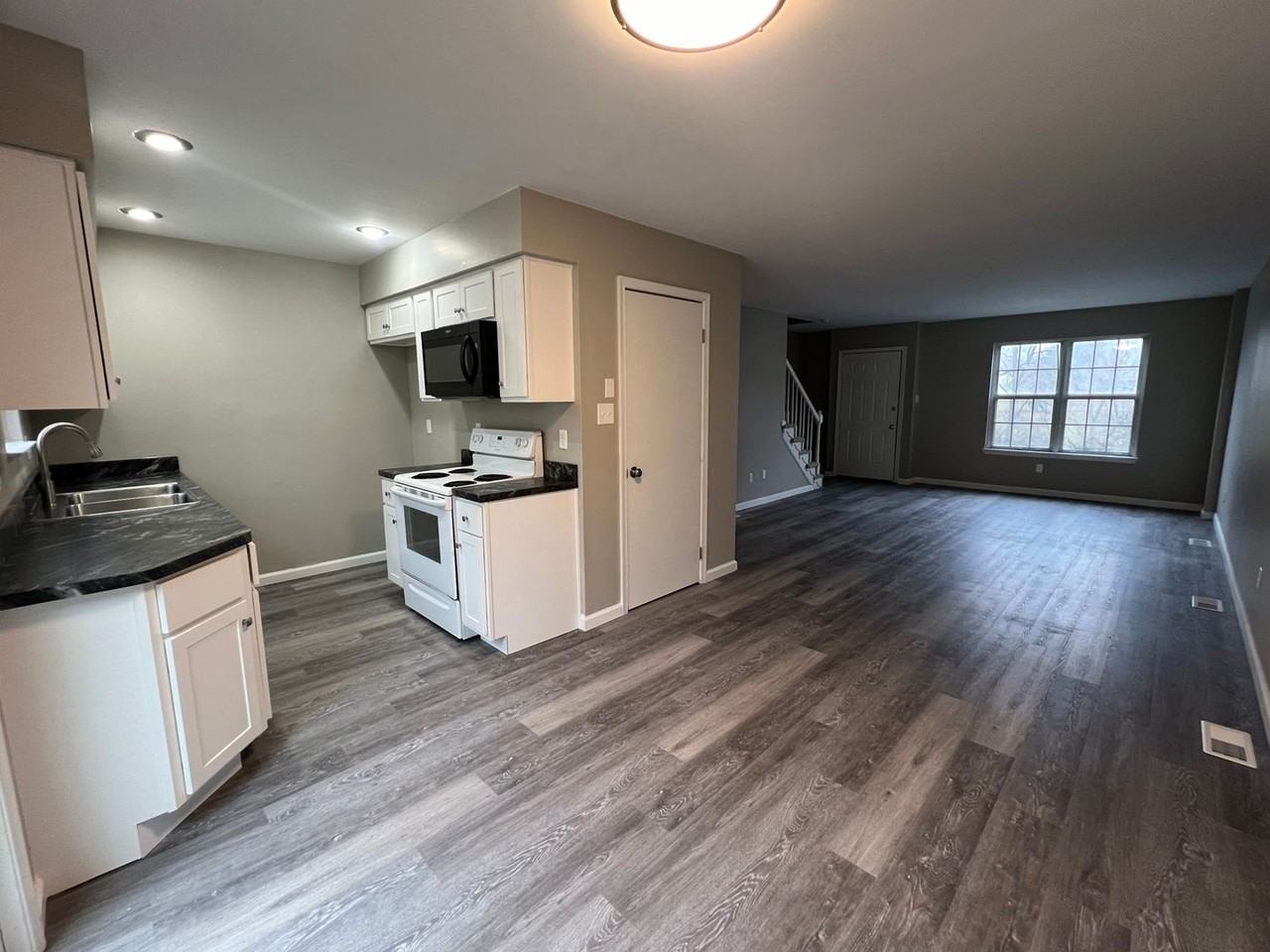 404 Old Forge Dr - Photo 2 of 21