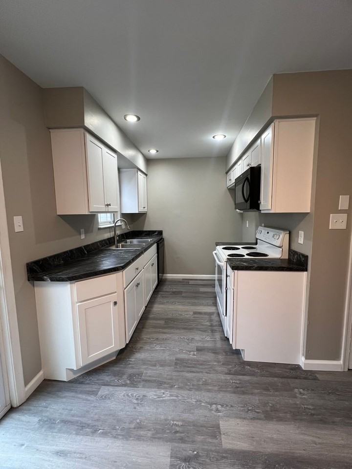 404 Old Forge Dr - Photo 3 of 21
