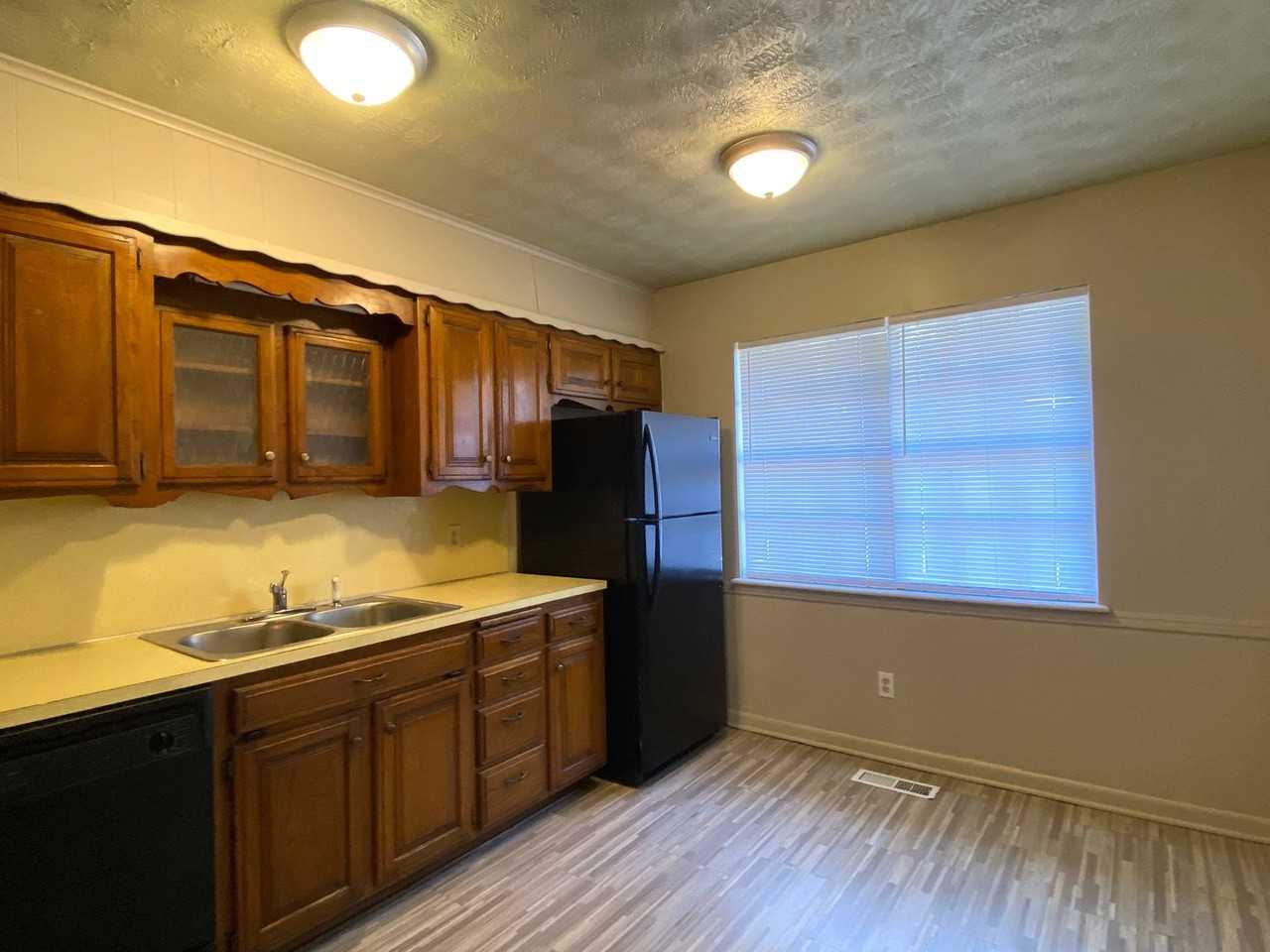 10111 E 30th St - Photo 3 of 12