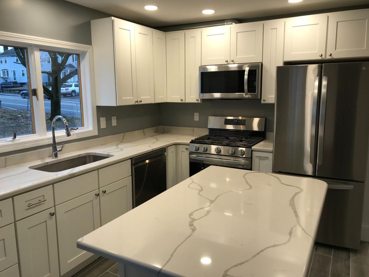 248 Pearl St - Photo 4 of 19