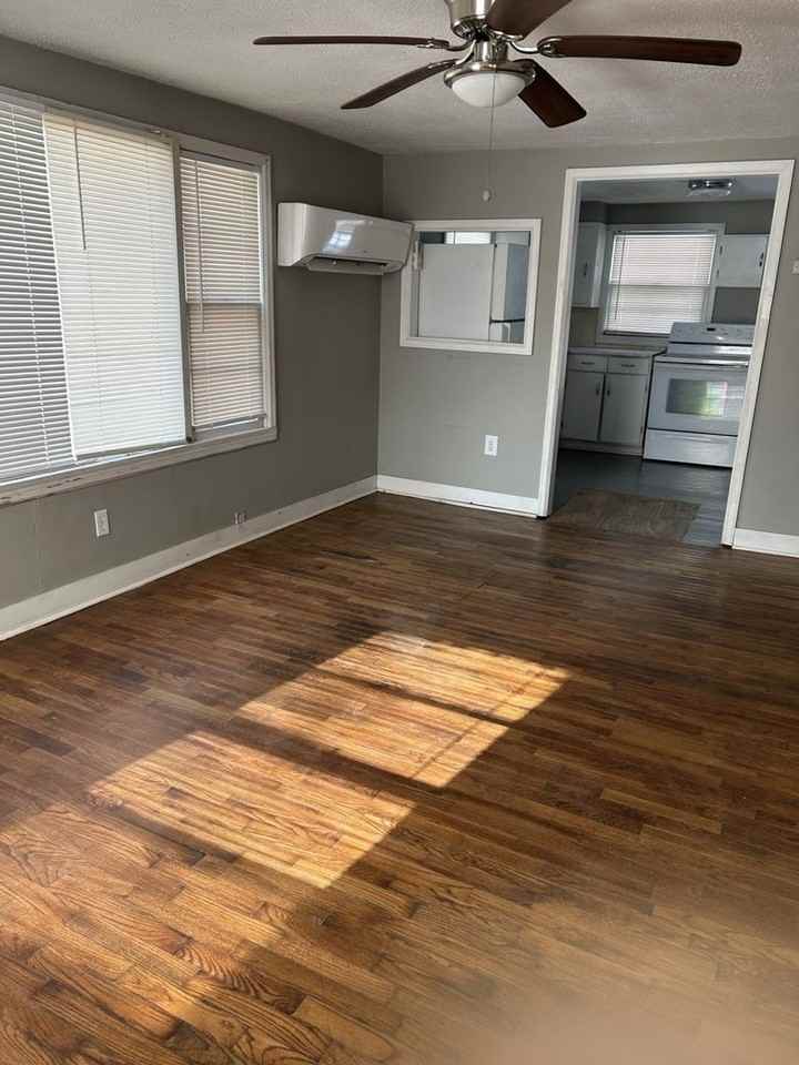 611 E 20th St - Photo 3 of 11