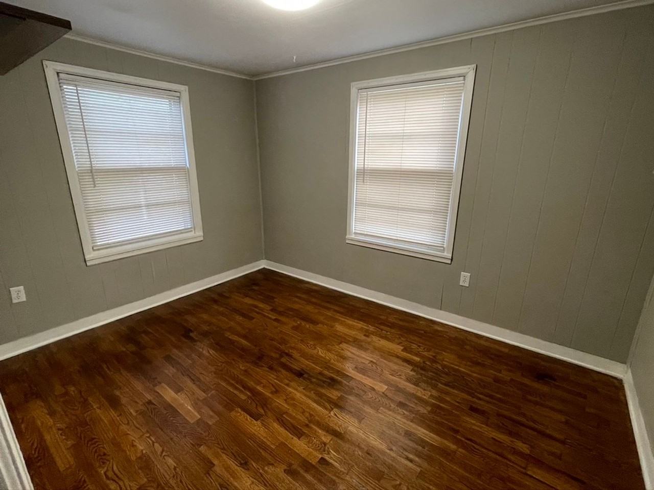 611 E 20th St - Photo 6 of 11