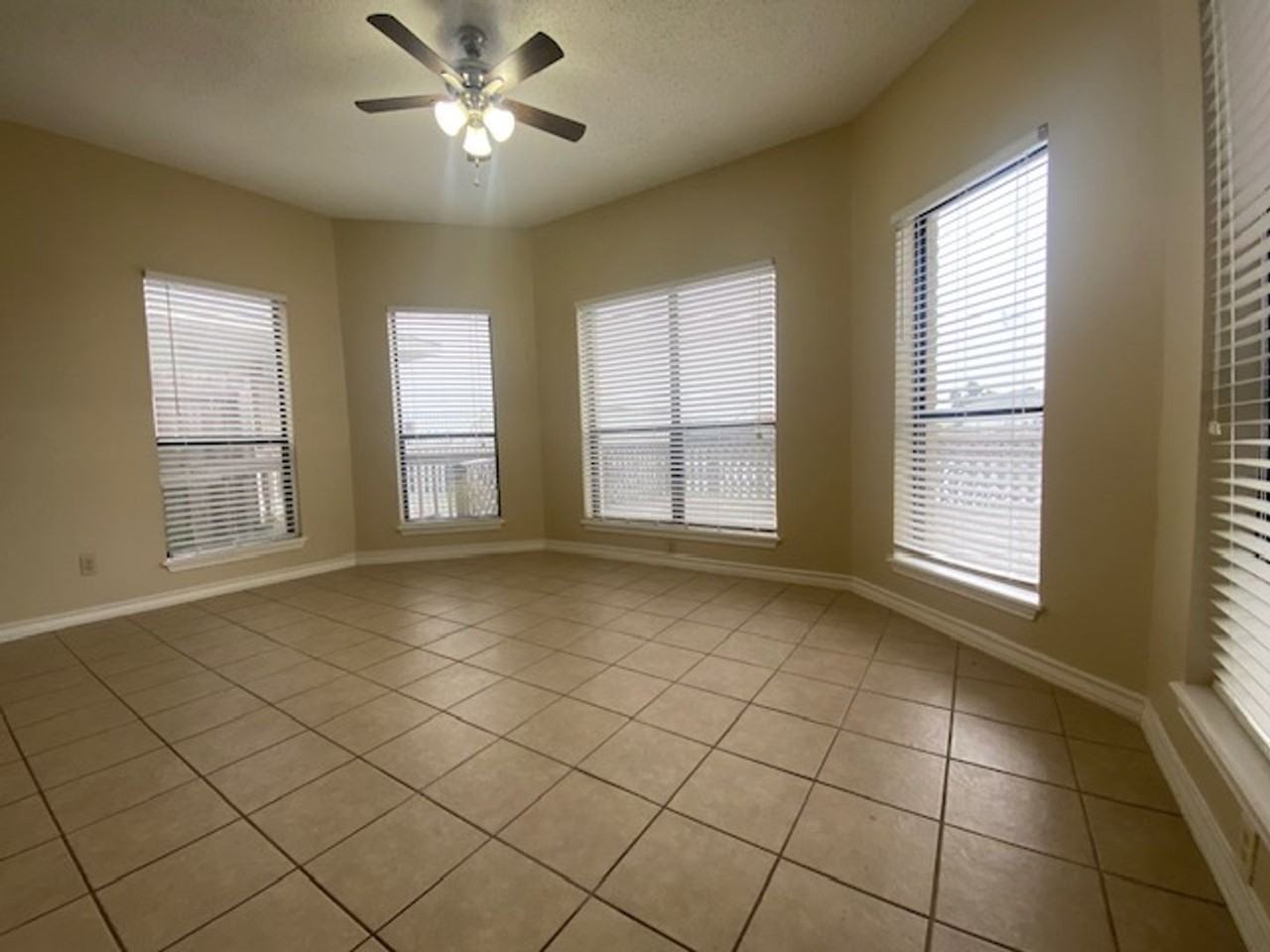 13913 Dasmarinas Dr - Photo 4 of 47