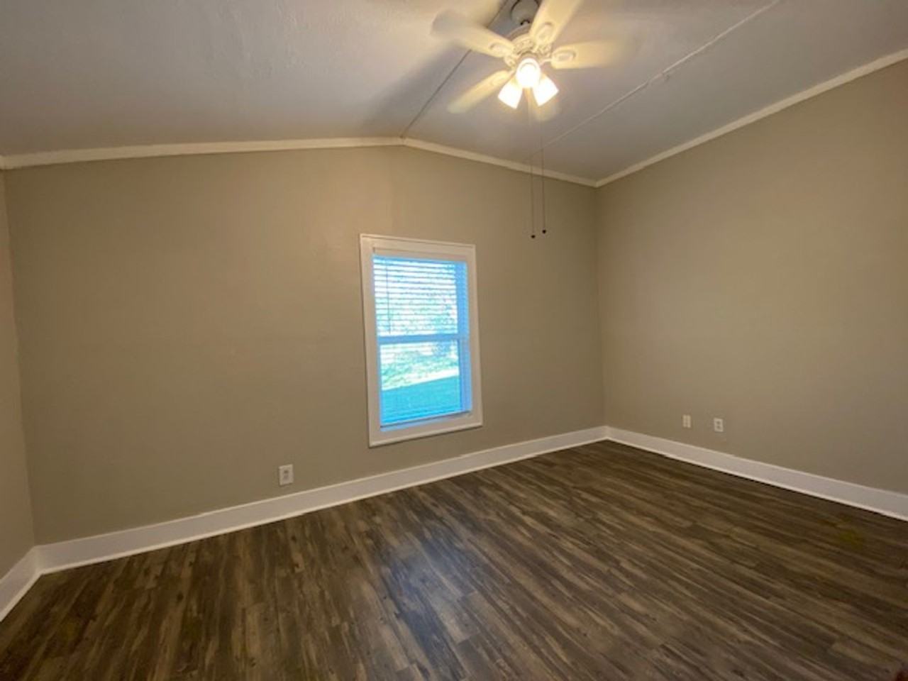 6530 Lyons St - Photo 7 of 22