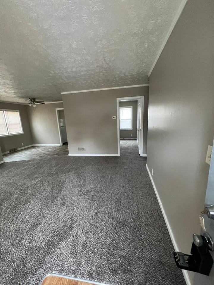 6751 N 33rd St - Photo 2 of 16