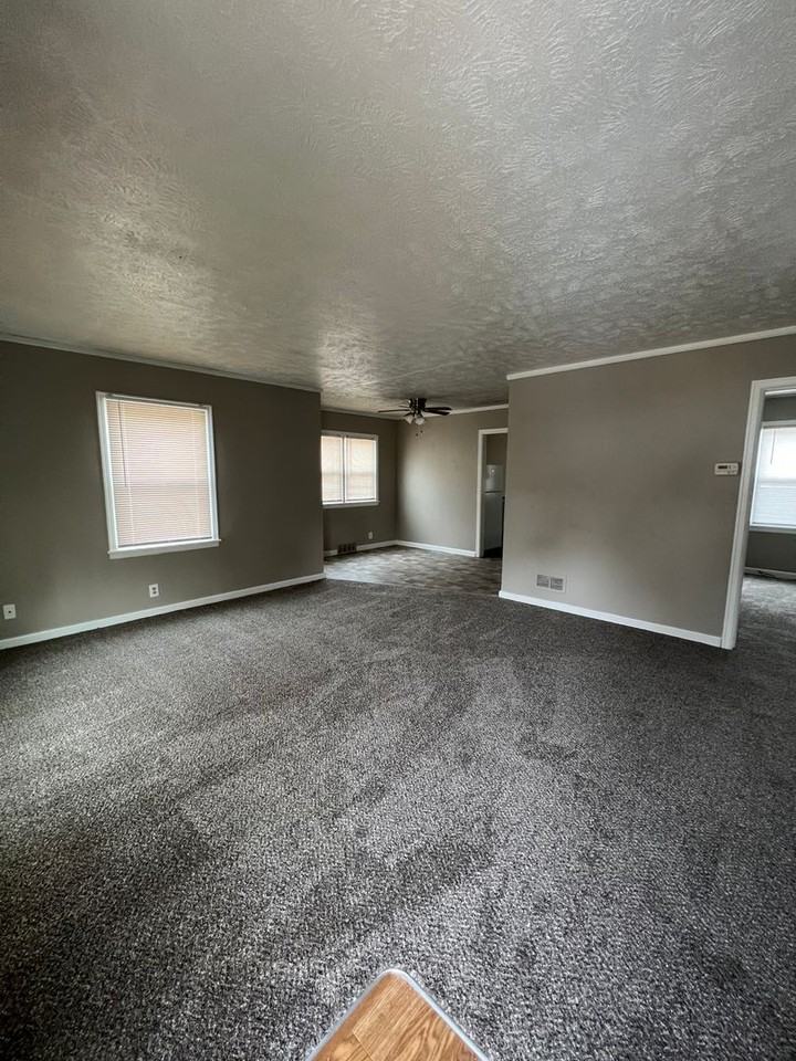 6751 N 33rd St - Photo 3 of 16