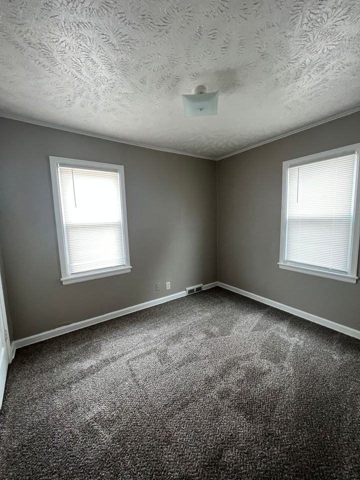 6751 N 33rd St - Photo 7 of 16