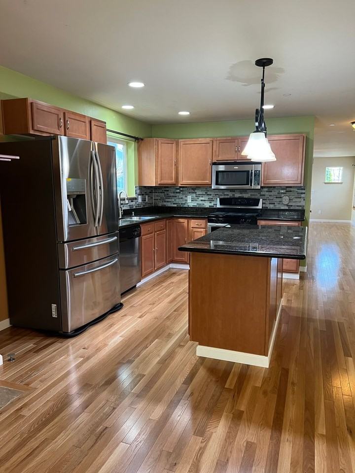 1515 Grant Ave - Photo 6 of 33