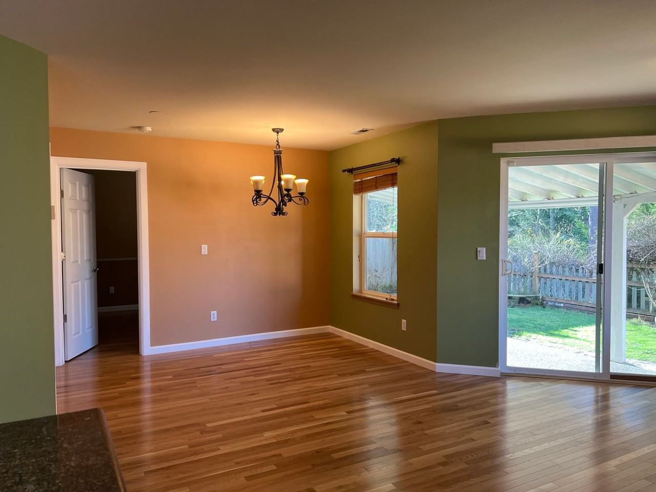 1515 Grant Ave - Photo 7 of 33