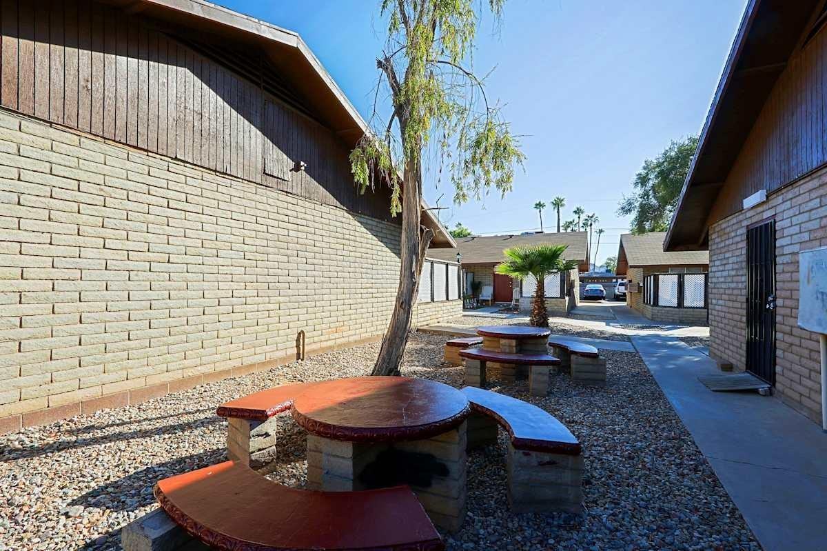 16621 N 25th St - Photo 2 of 26