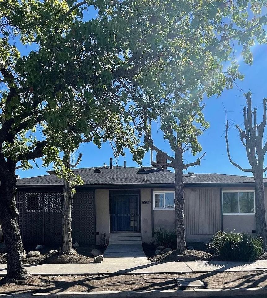 3814 S Bronson Ave - Photo 3 of 15